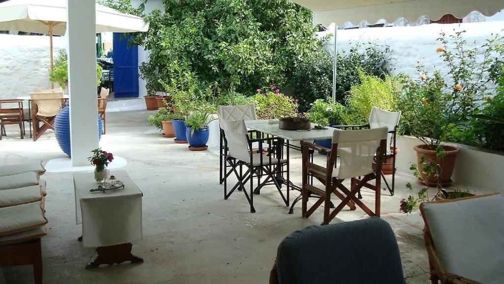 Douskos Uptown Living Hotel Hydra  Bagian luar foto