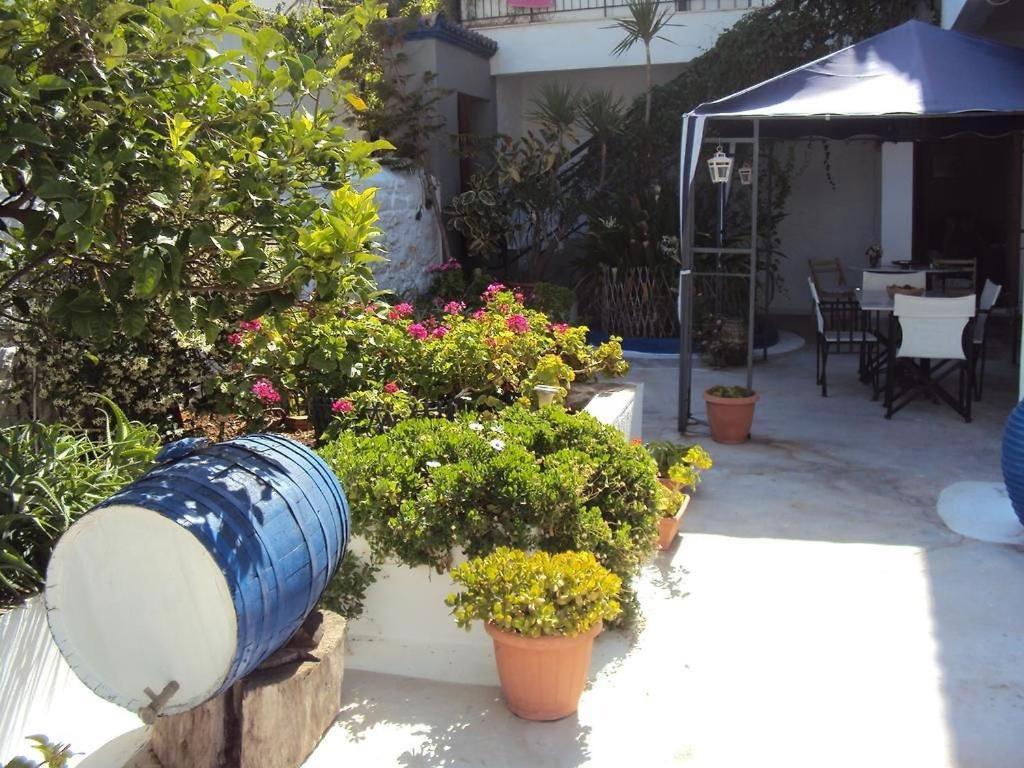 Douskos Uptown Living Hotel Hydra  Bagian luar foto