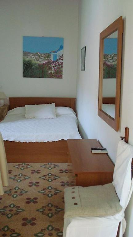 Douskos Uptown Living Hotel Hydra  Bagian luar foto