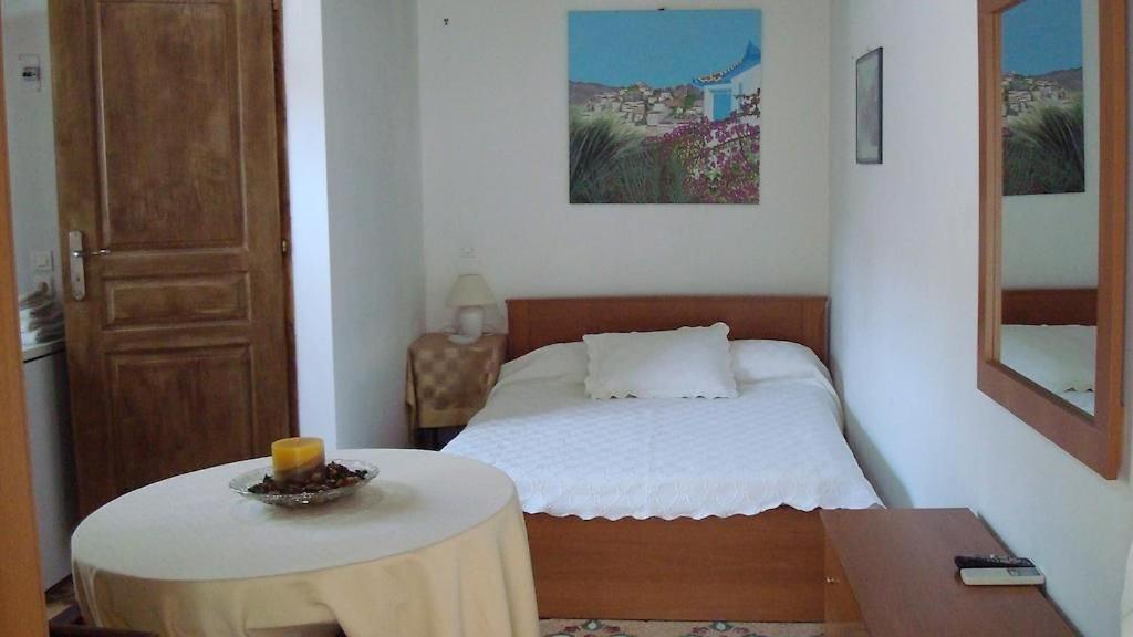 Douskos Uptown Living Hotel Hydra  Bagian luar foto