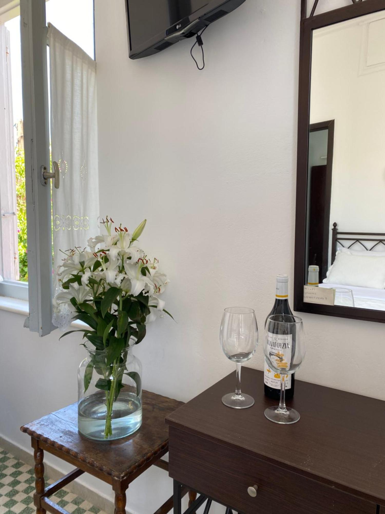 Douskos Uptown Living Hotel Hydra  Bagian luar foto