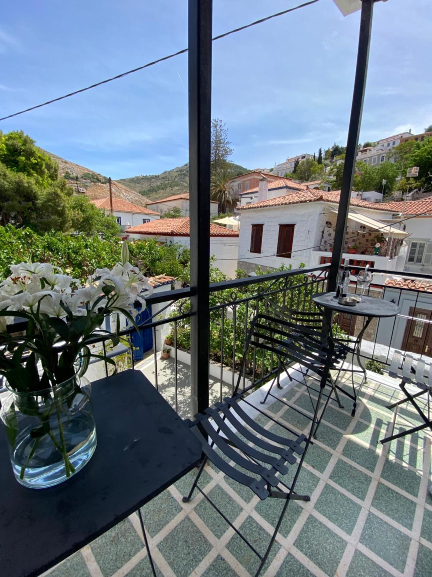 Douskos Uptown Living Hotel Hydra  Bagian luar foto