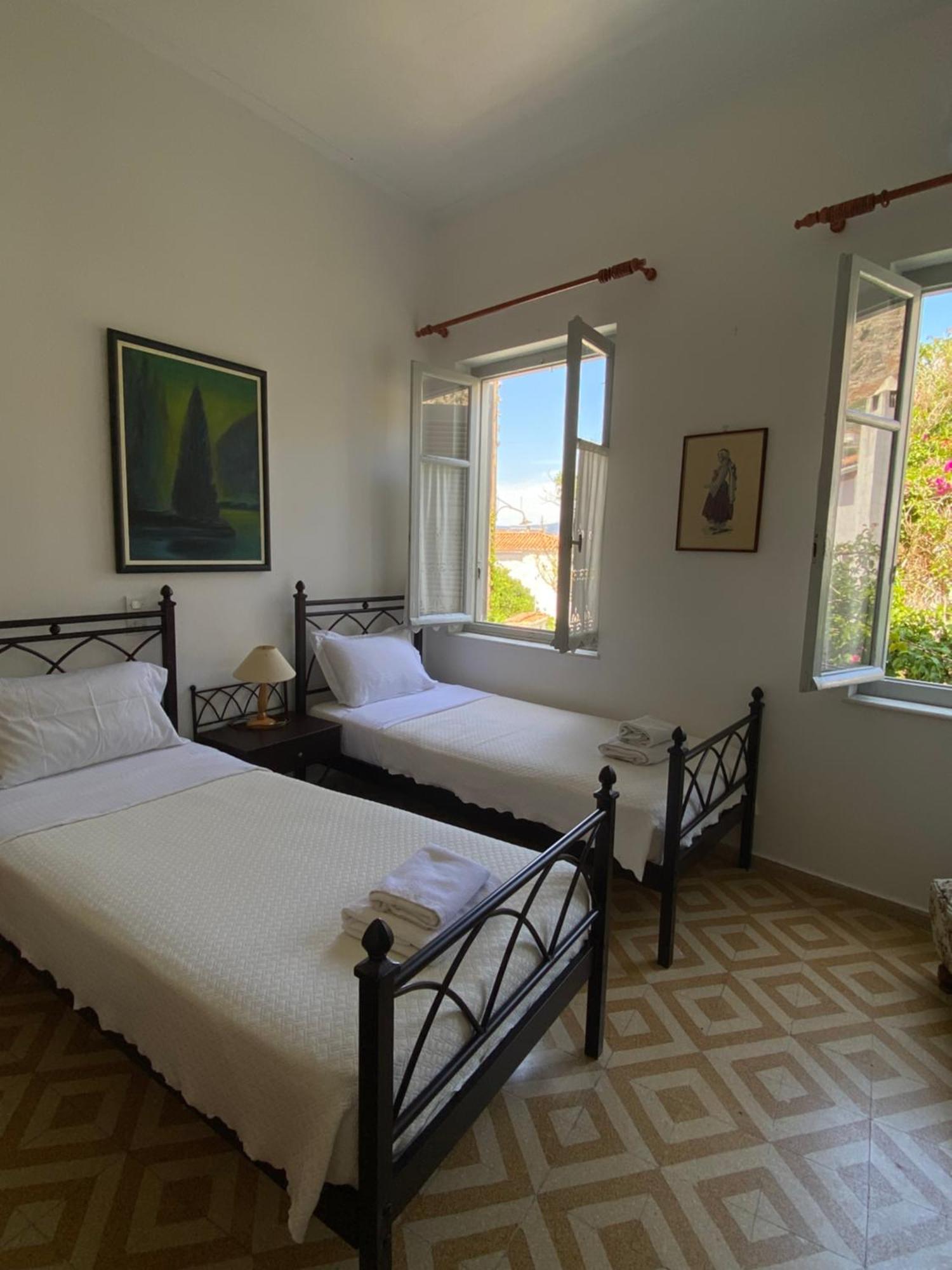 Douskos Uptown Living Hotel Hydra  Bagian luar foto