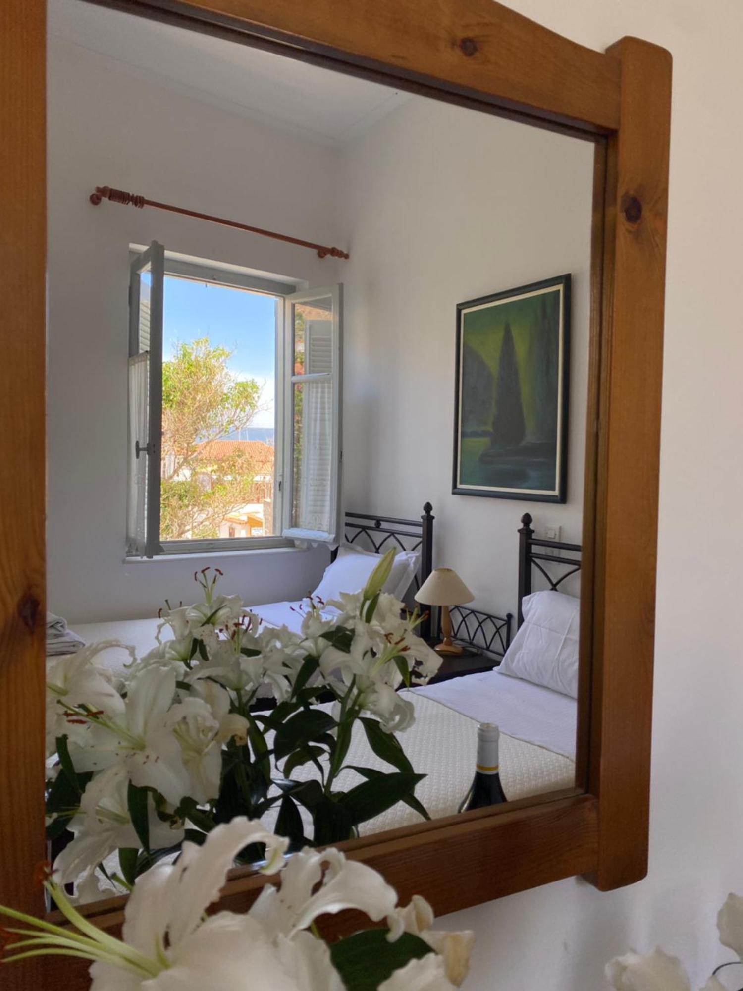 Douskos Uptown Living Hotel Hydra  Bagian luar foto
