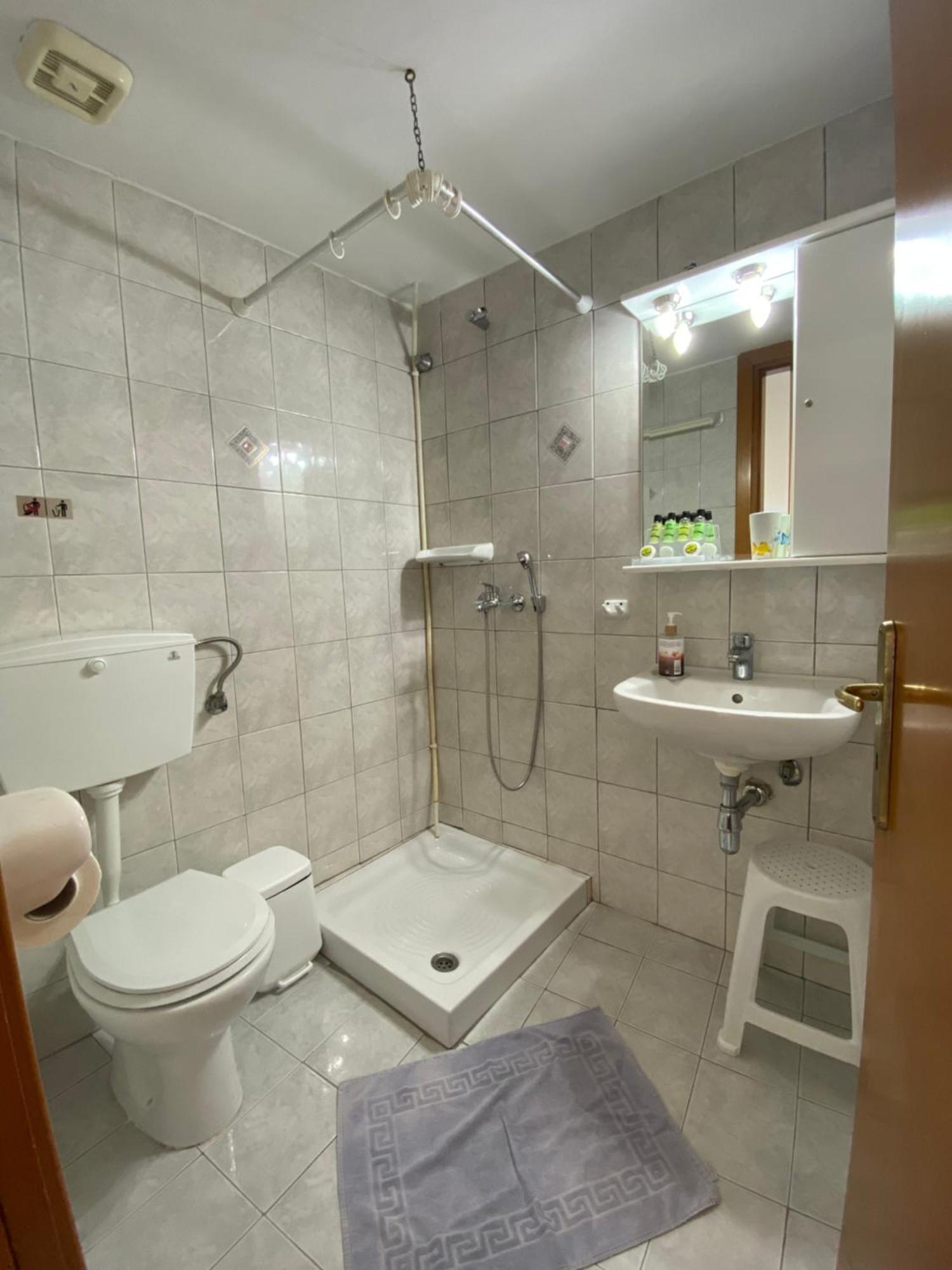 Douskos Uptown Living Hotel Hydra  Bagian luar foto
