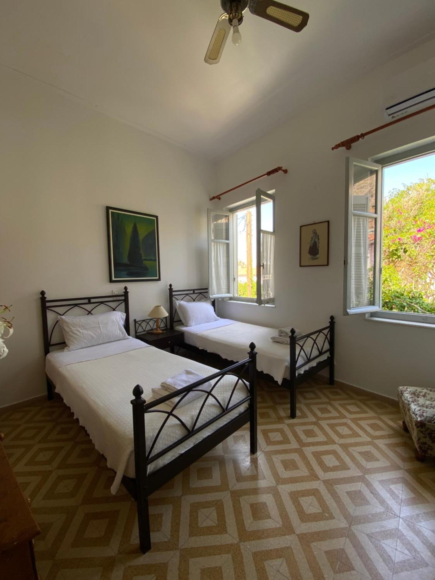 Douskos Uptown Living Hotel Hydra  Bagian luar foto