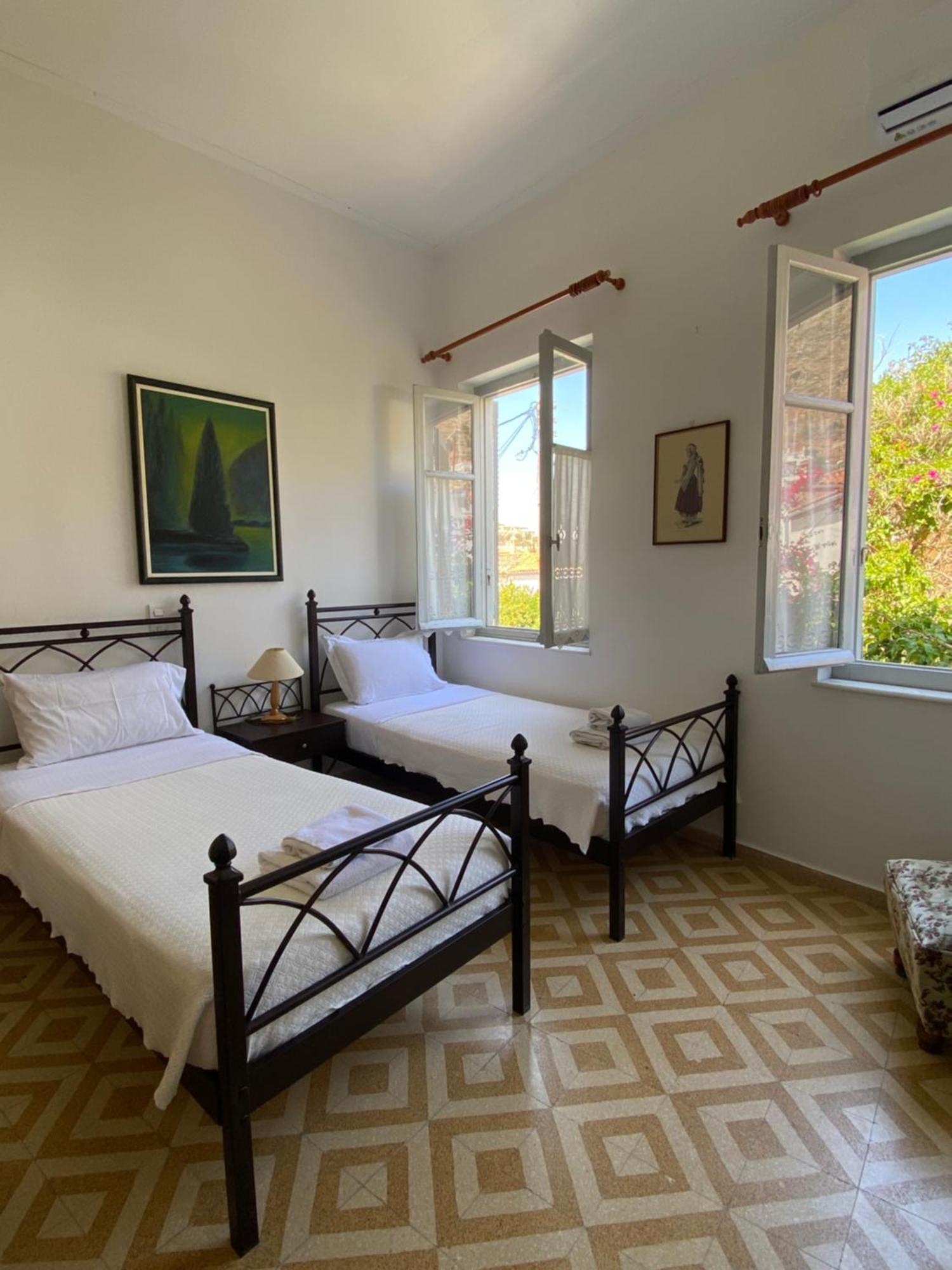 Douskos Uptown Living Hotel Hydra  Bagian luar foto