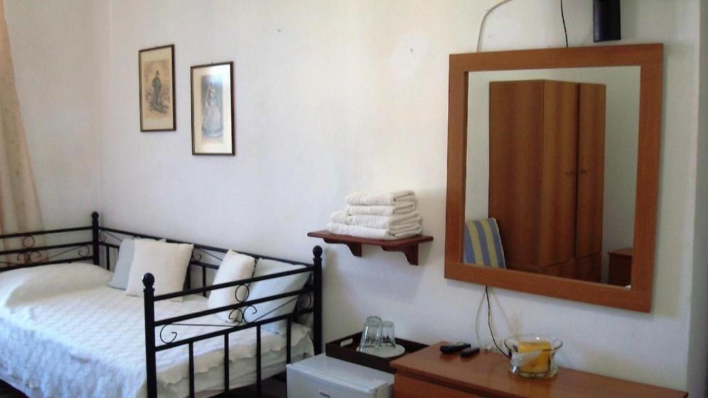 Douskos Uptown Living Hotel Hydra  Bagian luar foto