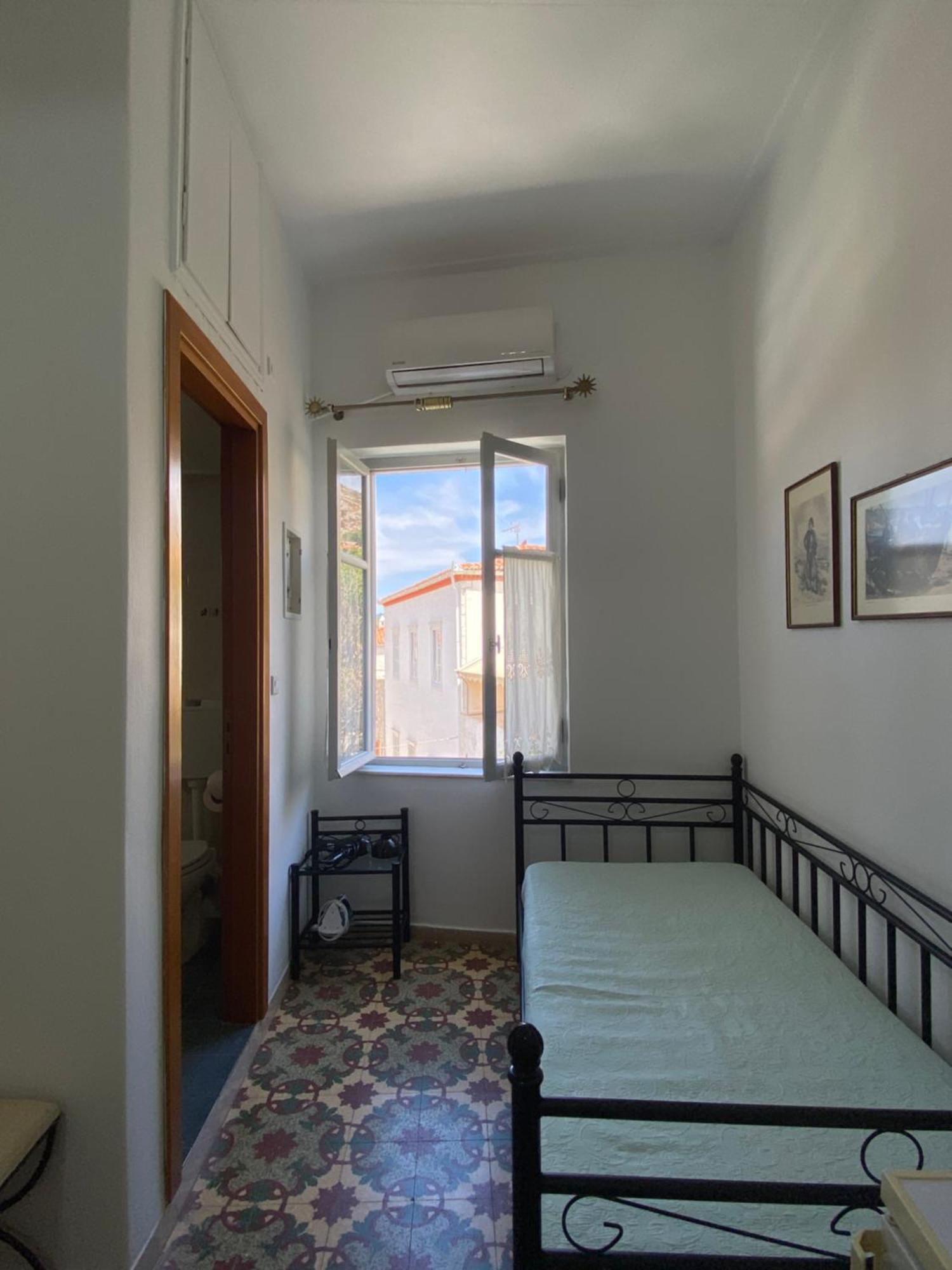 Douskos Uptown Living Hotel Hydra  Bagian luar foto