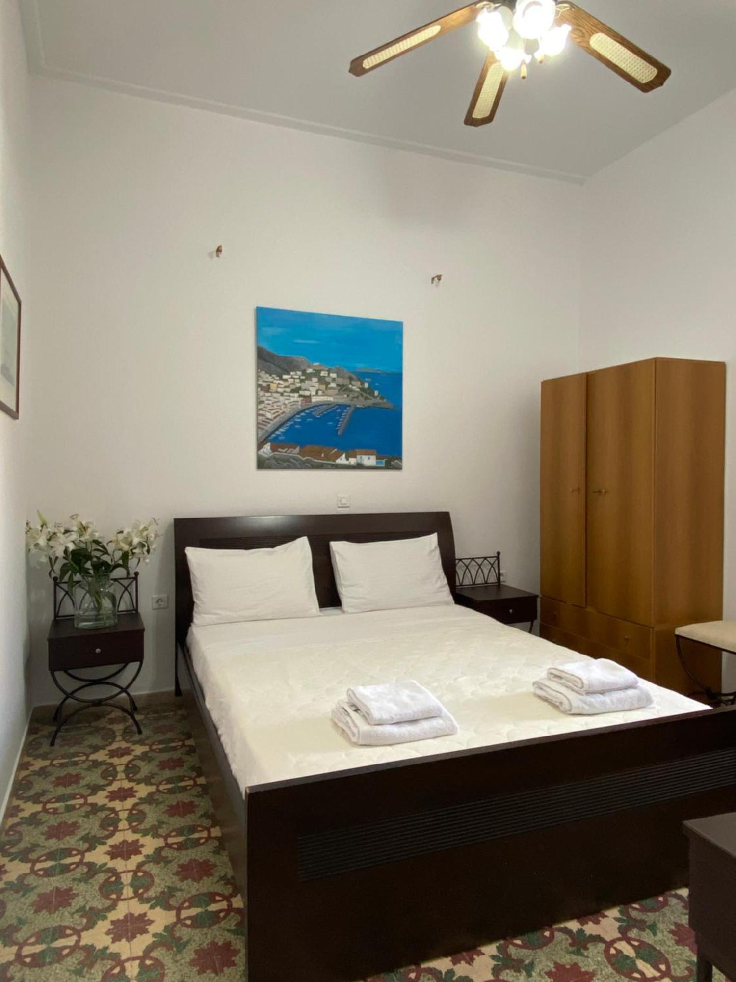 Douskos Uptown Living Hotel Hydra  Bagian luar foto