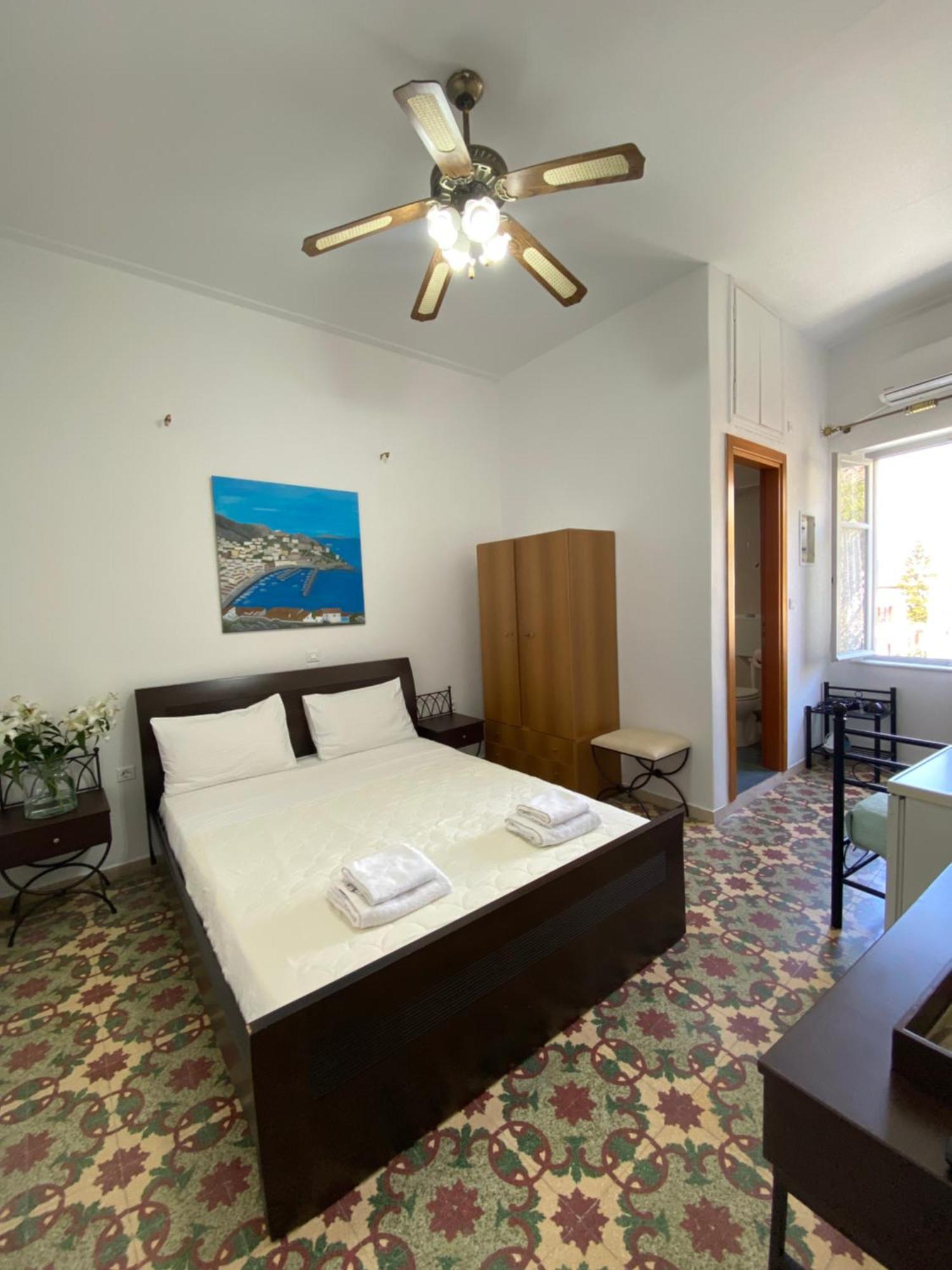 Douskos Uptown Living Hotel Hydra  Bagian luar foto