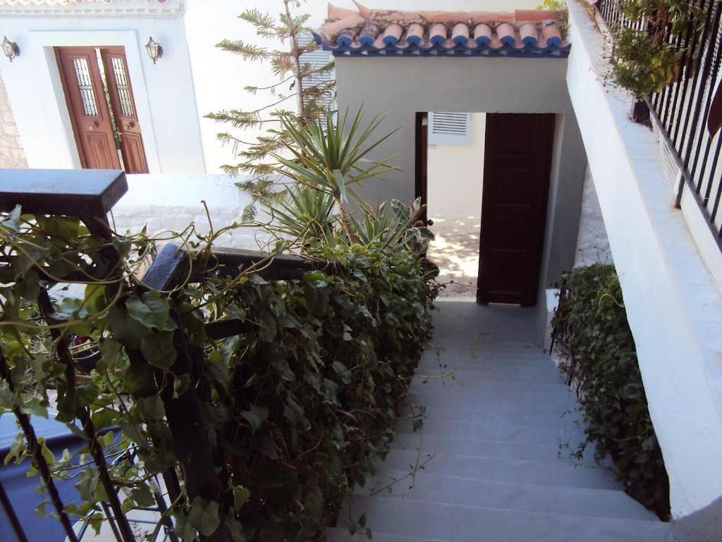 Douskos Uptown Living Hotel Hydra  Bagian luar foto